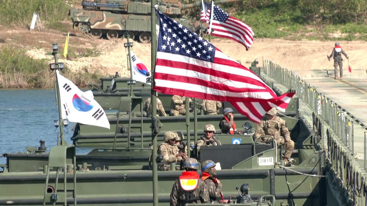 USA chtějí zbraně z Jižní Koreje přeposlat na Ukrajinu, Soul je proti